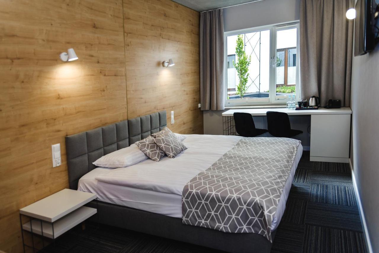 Hotel 107 Rumia Exteriör bild