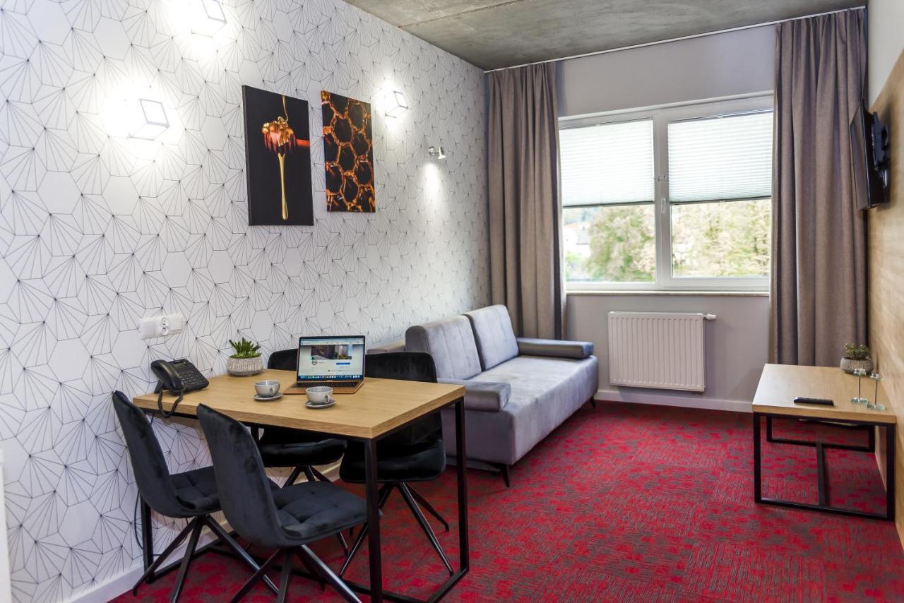 Hotel 107 Rumia Exteriör bild
