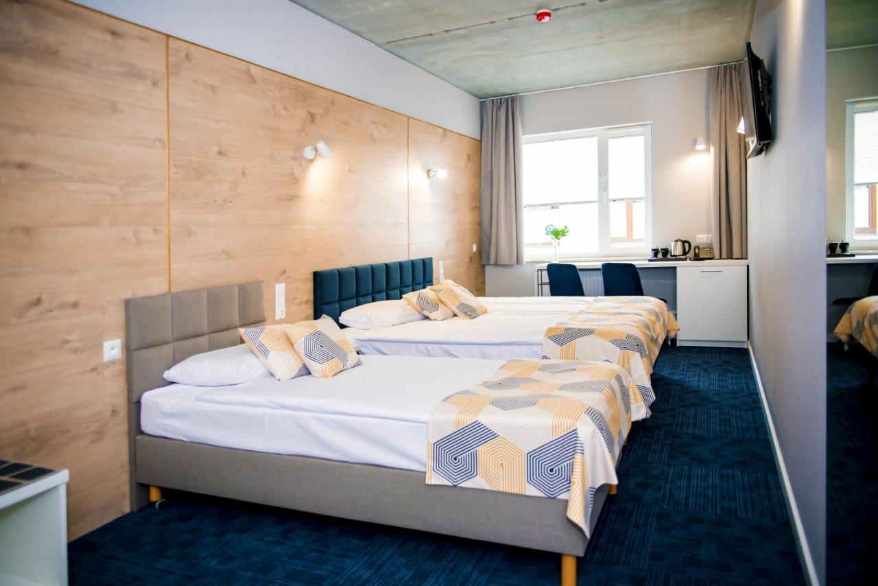 Hotel 107 Rumia Exteriör bild