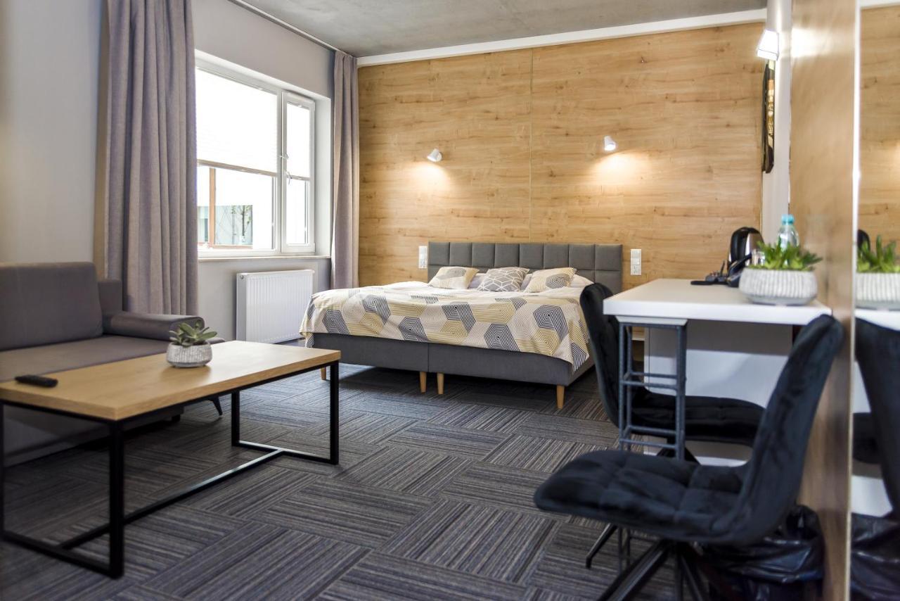 Hotel 107 Rumia Exteriör bild