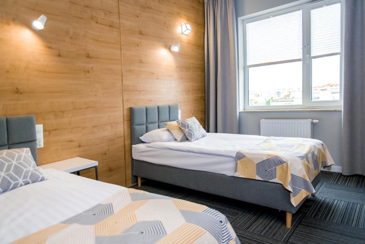 Hotel 107 Rumia Exteriör bild