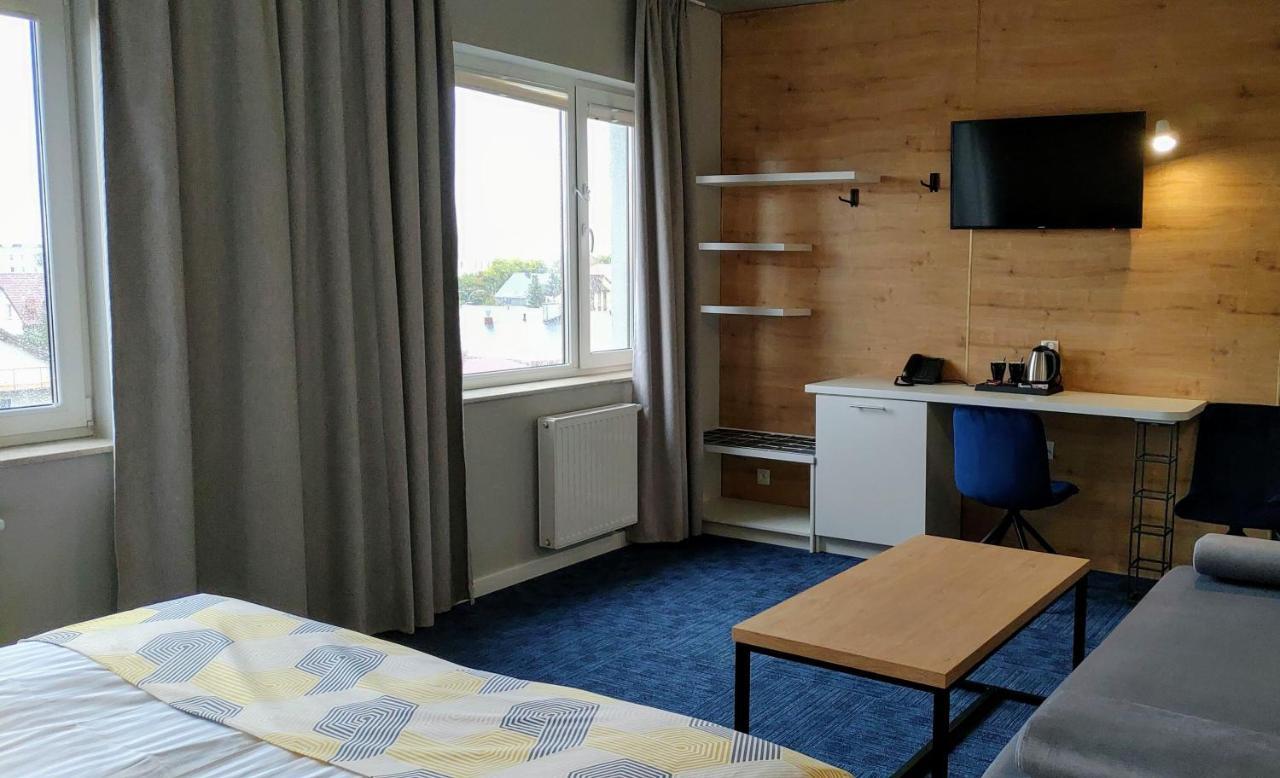 Hotel 107 Rumia Exteriör bild